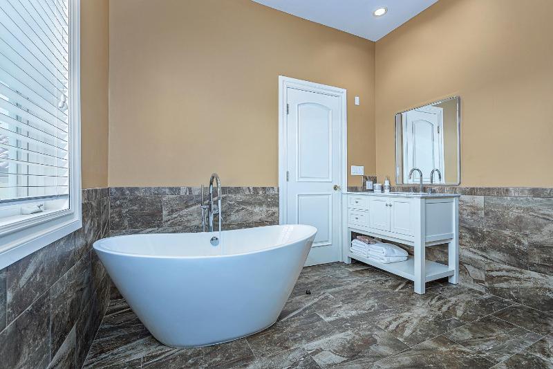 17500sqft PRIVATE ESTATE IndoorPool HotTub BIG LAKEVIEW Tennis Court Theater SDC - image 47