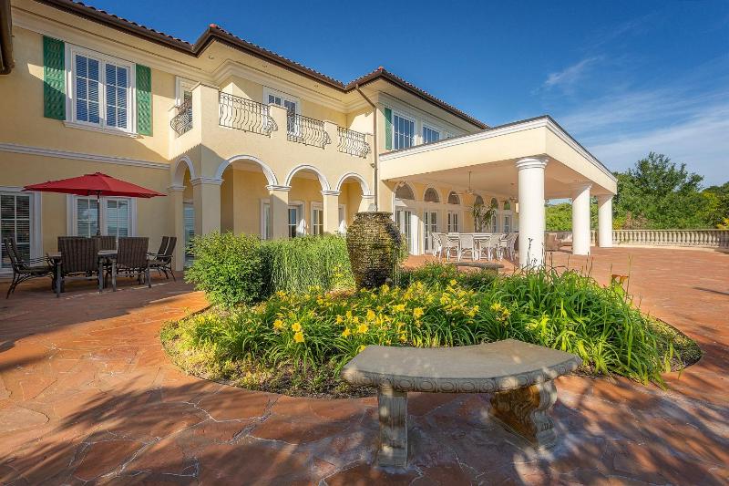 17500sqft PRIVATE ESTATE IndoorPool HotTub BIG LAKEVIEW Tennis Court Theater SDC - image 46