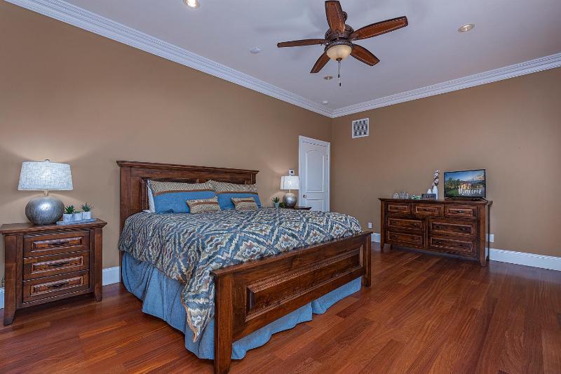 17500sqft PRIVATE ESTATE IndoorPool HotTub BIG LAKEVIEW Tennis Court Theater SDC - image 11