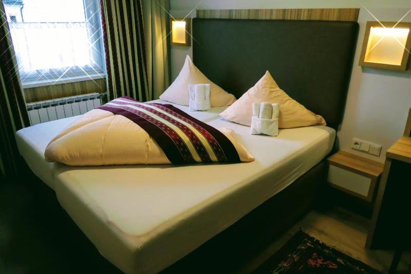 Standard Double Room image 3