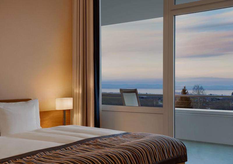 Superior Double Room with Lake View image 3