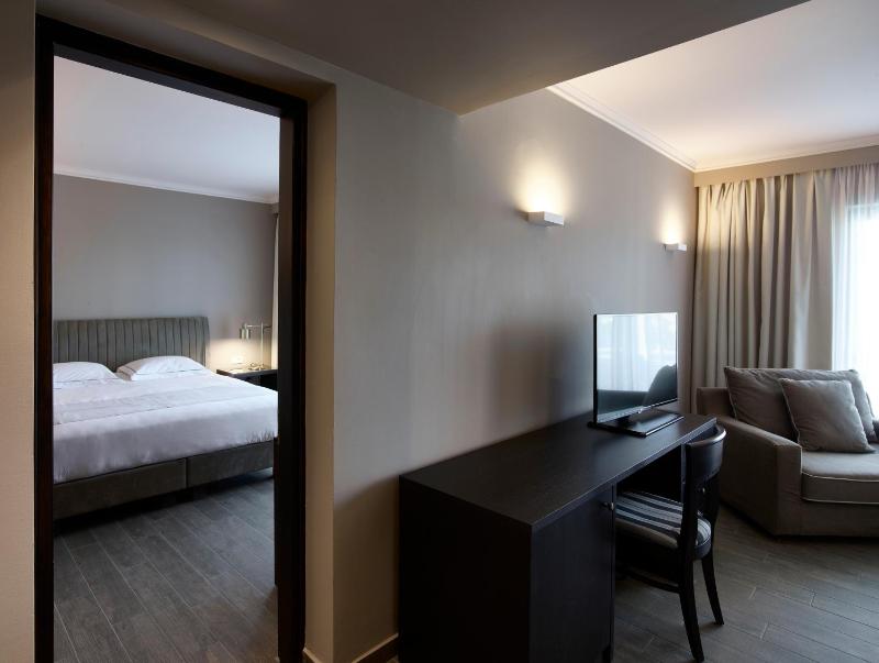 Pelagos Suites Hotel & Spa - image 28