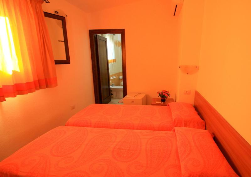 Standard Double Room image 3