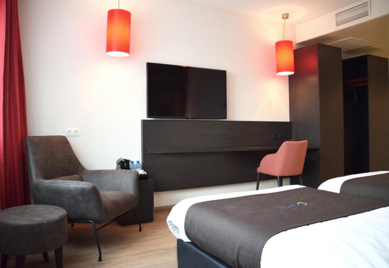 Deluxe Twin Room image 4