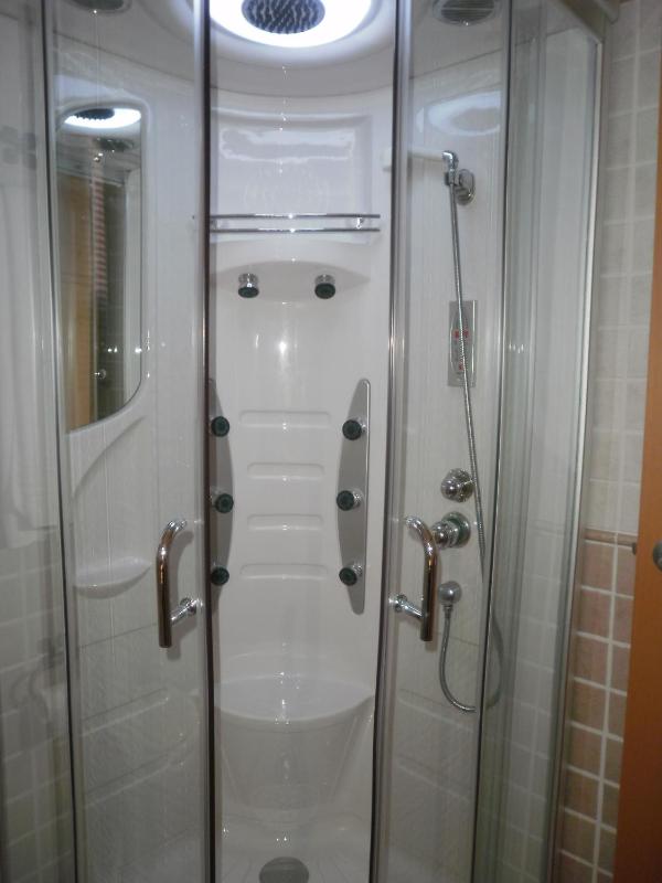 Twin Room with Private Bathroom image 3