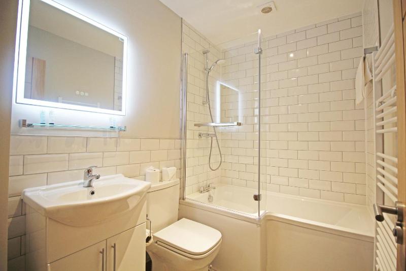 Hunters Walk - Luxury Central Chester Apartment - Free Parking - image 16