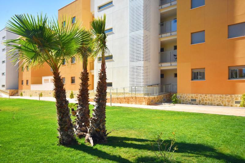HE Villamartin Gardens - image 4