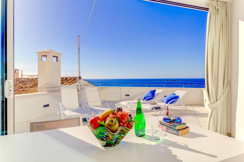 Apartment with Sea View image 3