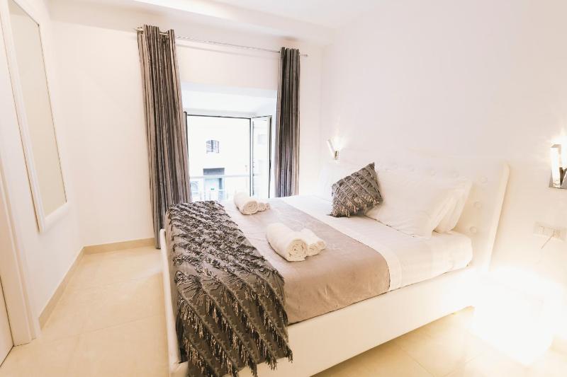 Quadruple Room image 4
