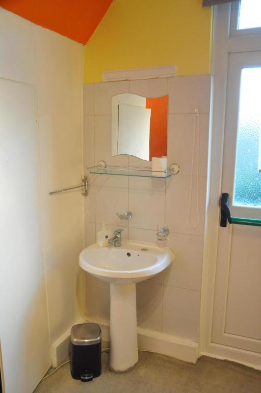 Budget Double Room with Shared Bathroom - Attic image 3