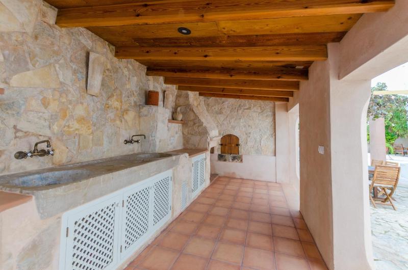 Villa image 2