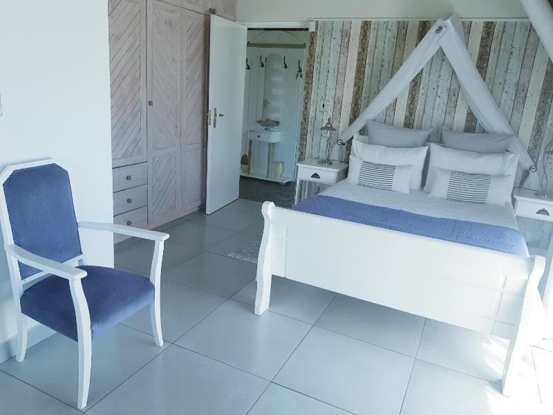 Beach Style Cottage - image 8
