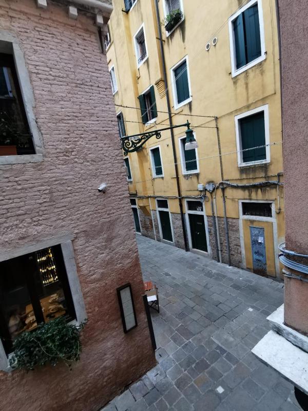 Deluxe 3 Bedroom Flat in Rialto - image 13