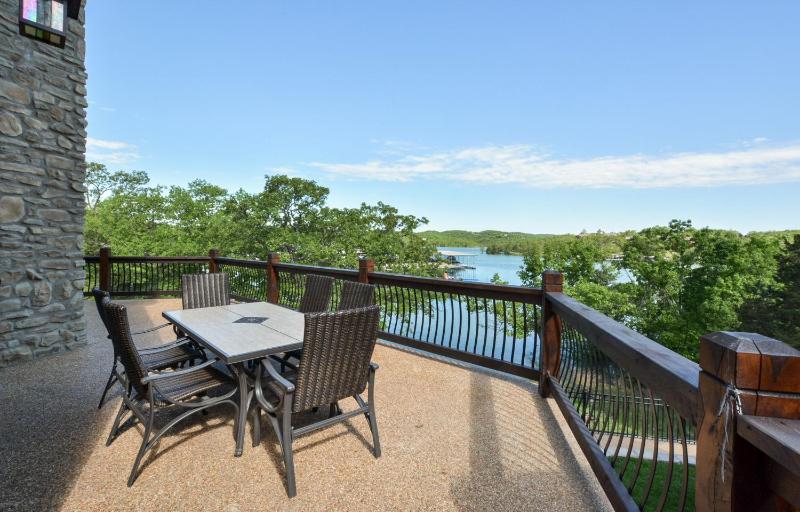 WaterMill Cove Resort Lakefront Lodge By Silver Dollar City 2 POOLS Dock - image 1