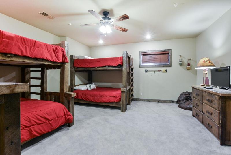 WaterMill Cove Resort LUXURY Lakefront Villa POOL/LAZY RIVER 2Mi to SDC Dock - image 16