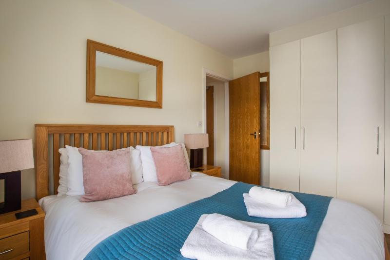 One-Bedroom Apartment image 3