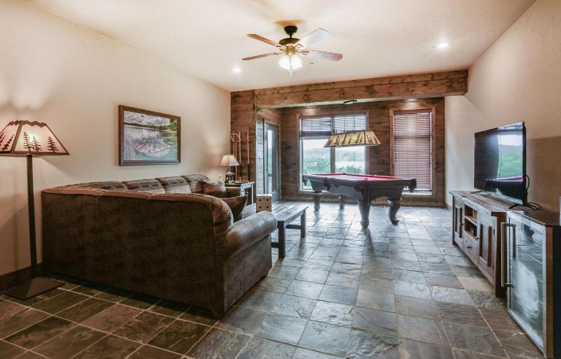 Luxury Lakefront Villa 2Mi to Silver Dollar City POOL Theatre Room Kayaks - image 27