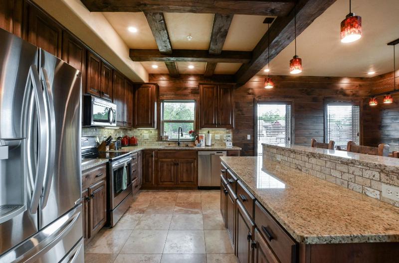 Luxury Lakefront Villa 2Mi to Silver Dollar City POOL Theatre Room Kayaks - image 22