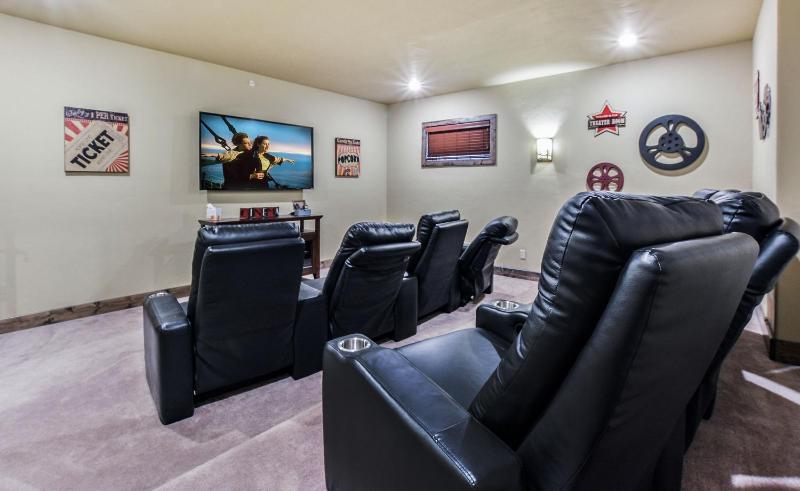 Luxury Lakefront Villa 2Mi to Silver Dollar City POOL Theatre Room Kayaks - image 21