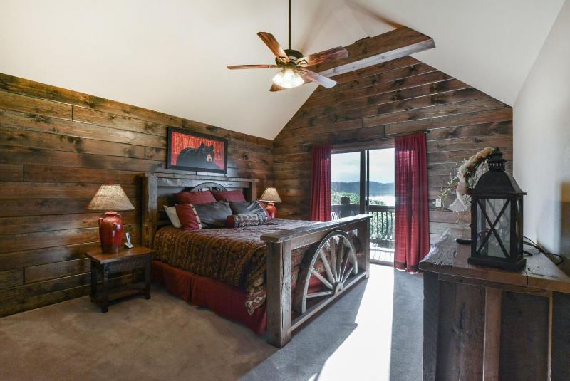 Luxury Lakefront Villa 2Mi to Silver Dollar City POOL Theatre Room Kayaks - image 20