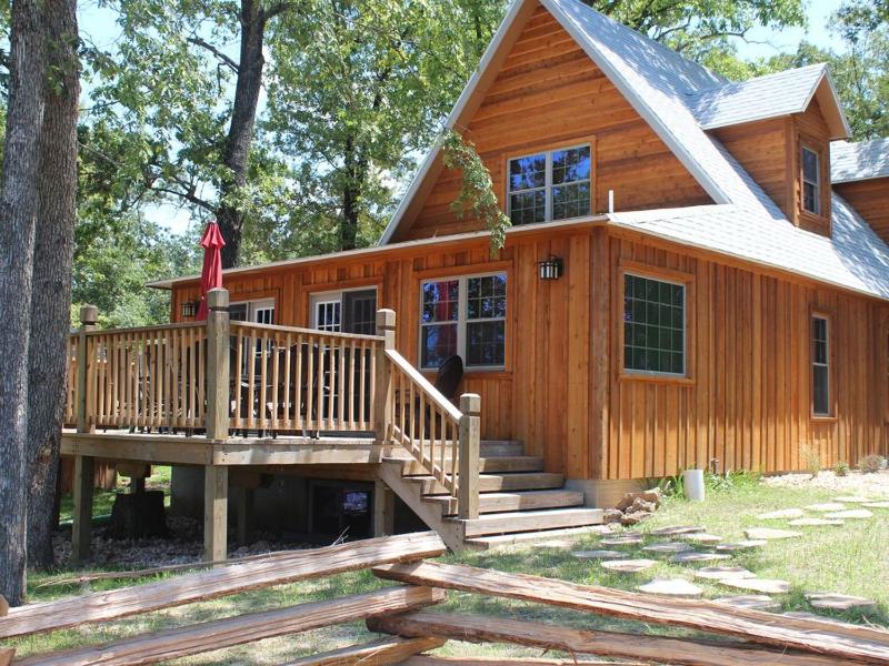 3 King Suites + Lakefront w/ Dock Pools & Mini Golf – Perfect Family Getaway Near SDC! - image 41
