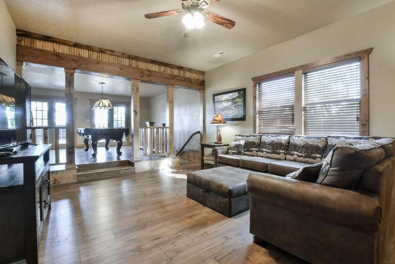 3 King Suites + Lakefront w/ Dock Pools & Mini Golf – Perfect Family Getaway Near SDC! - image 36