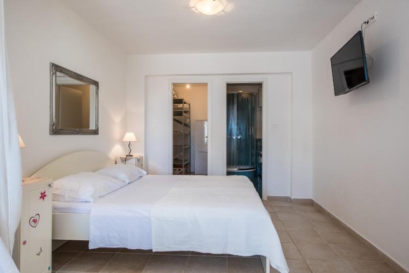 Studio Apartment image 3
