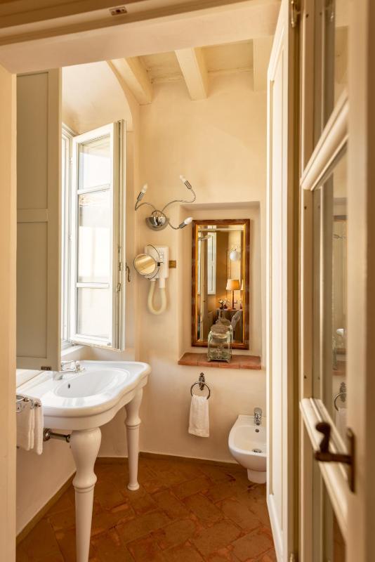 Double or Twin Room image 3