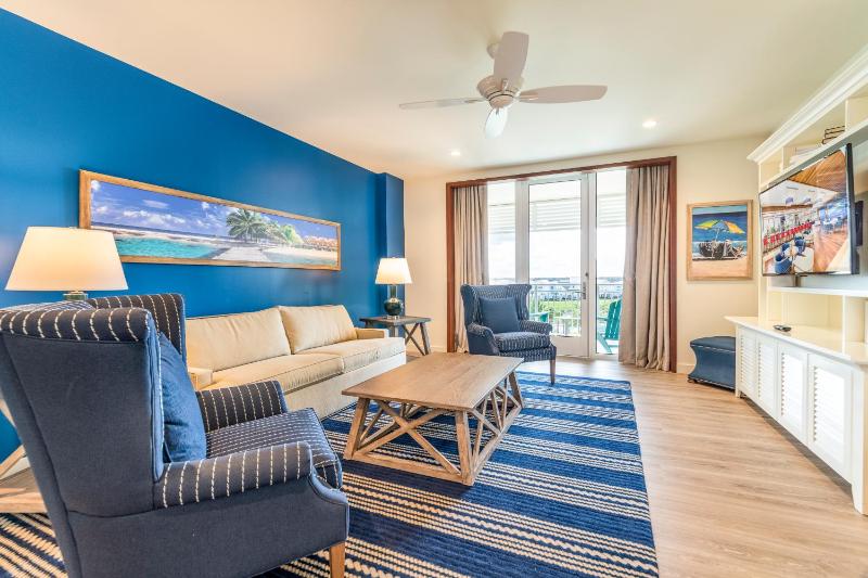 One Bedroom King Pool View Suite image 3