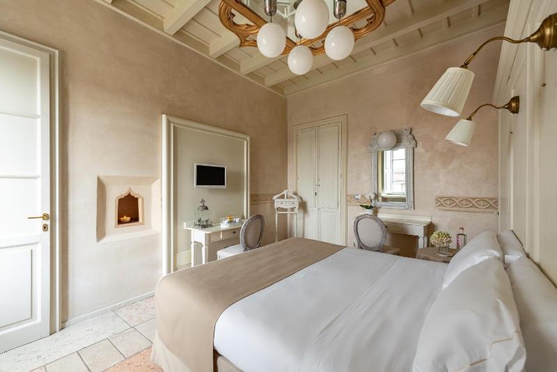 Superior Double Room image 4