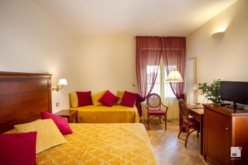 Triple Room image 4