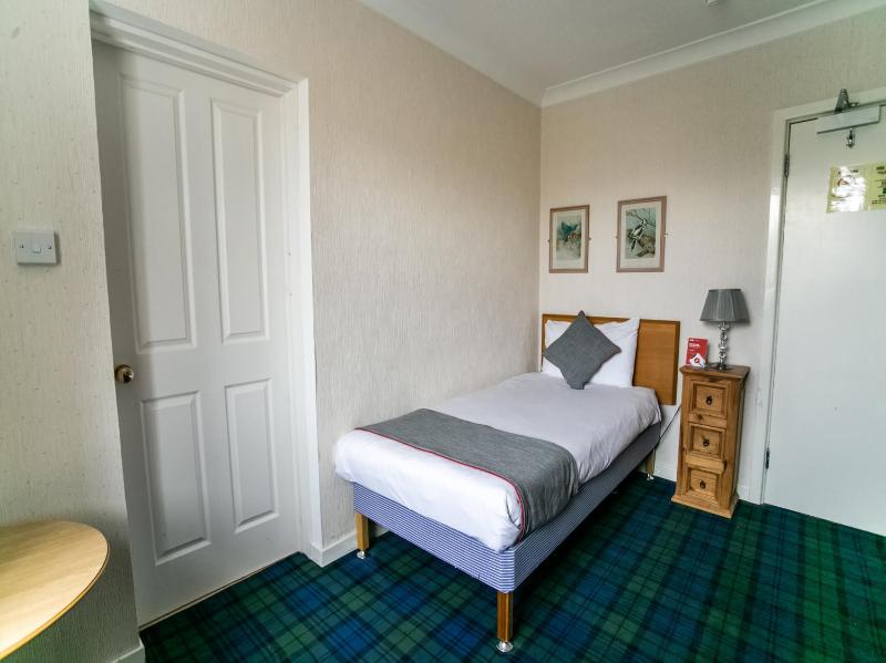 Standard Single Room image 3