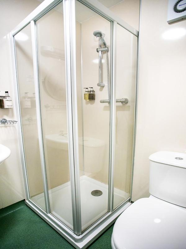 Standard Twin Room image 4