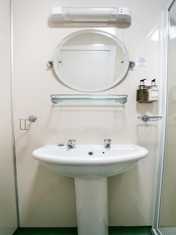 Standard Twin Room image 3