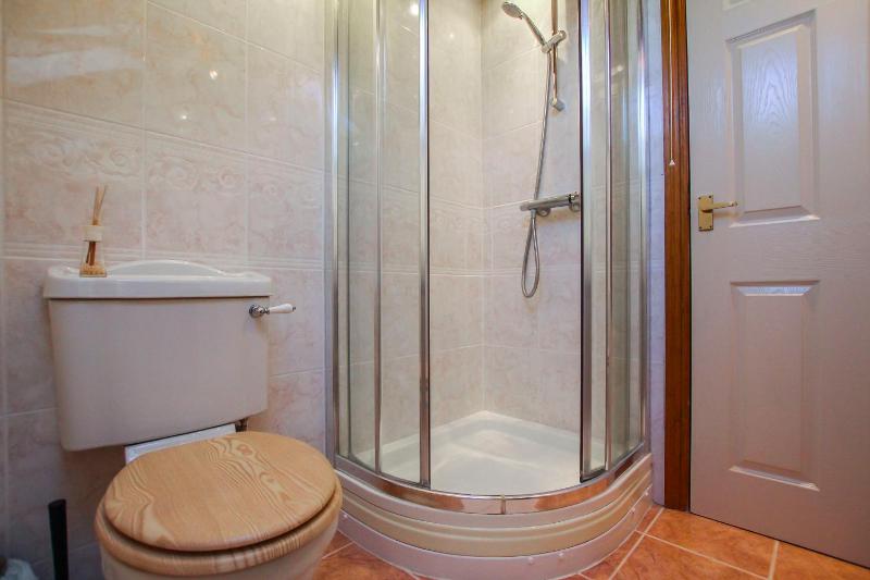Single Room with Private Bathroom image 4