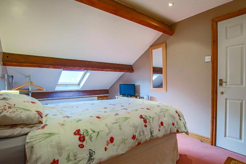 Single Room with Private Bathroom image 3