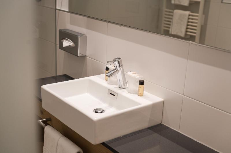 Deluxe Double Room image 3