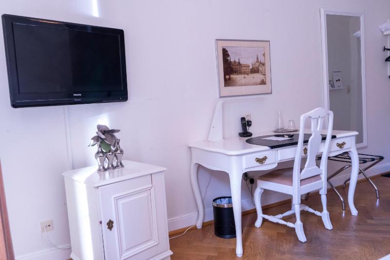 Single Room image 4
