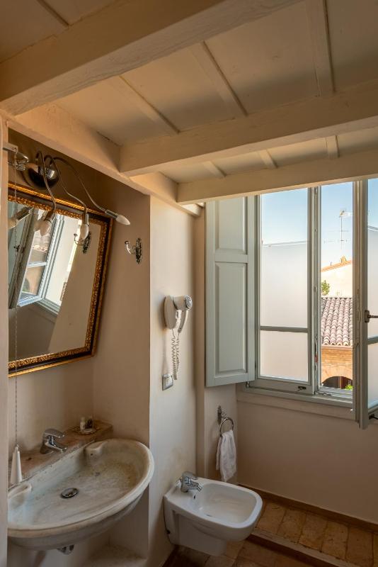 Superior Single Room image 2