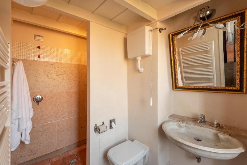 Superior Single Room image 3