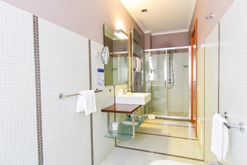 Superior Double Room image 4