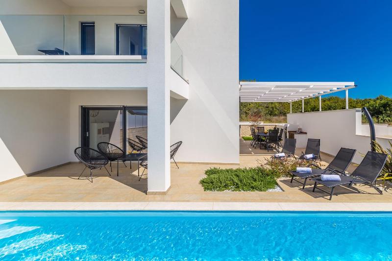 Three-Bedroom Villa image 3