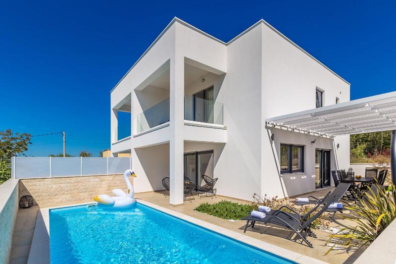 Three-Bedroom Villa image 2