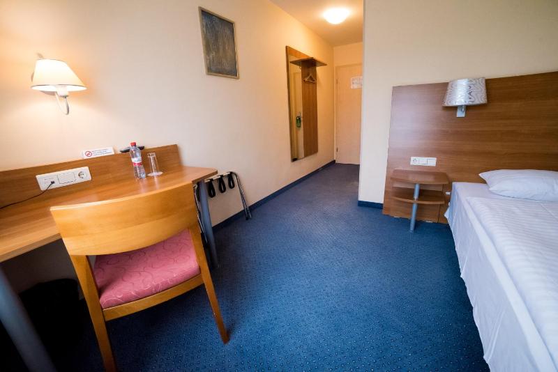 Standard Single Room image 3