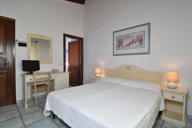 Double or Twin Room image 3