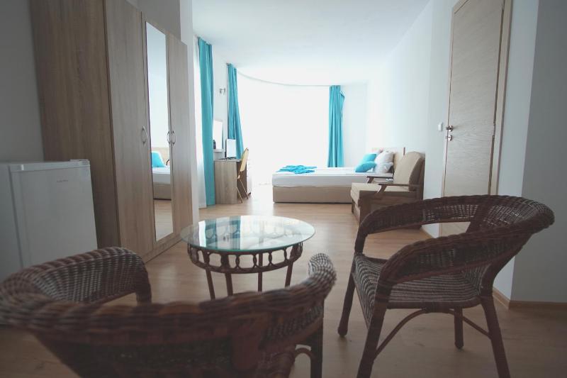 Two-Bedroom Apartment - 4 Adults image 3