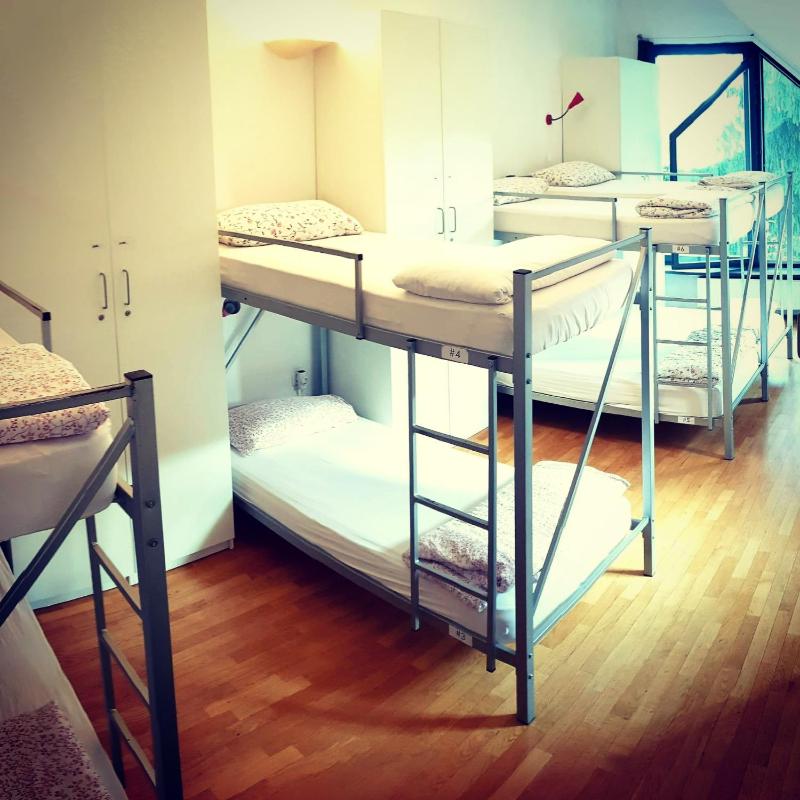 Bed in 8-Bed Dormitory Room image 4