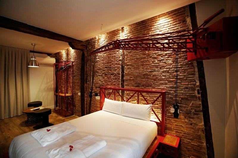 Quadruple Room image 4