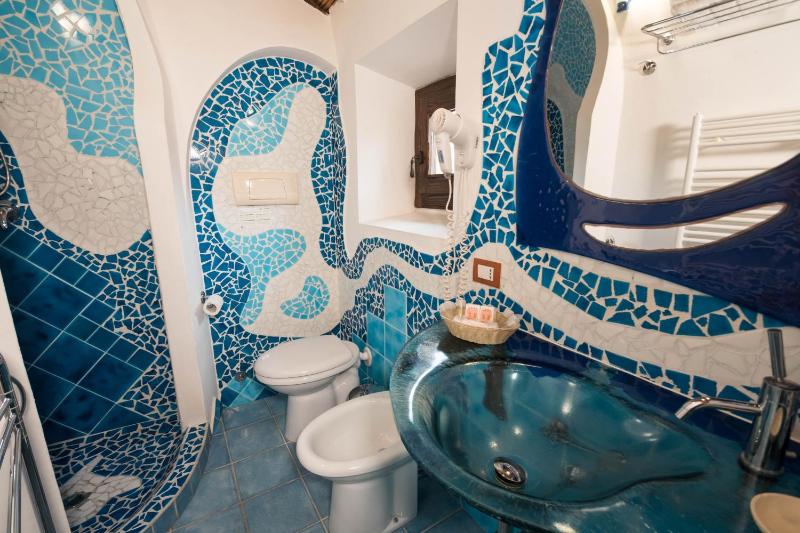 Luxury Suite image 4