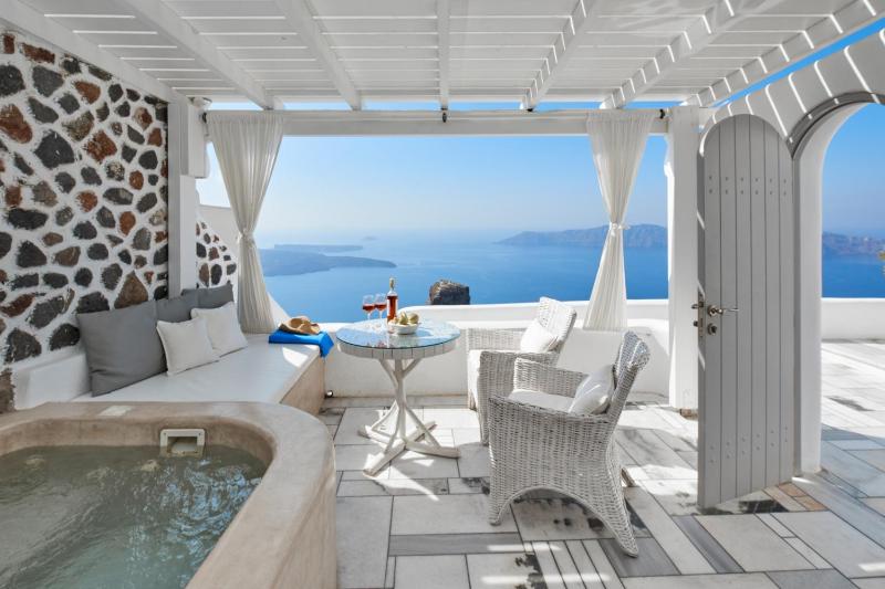 Superior Suite with Hot Tub and Caldera View image 1